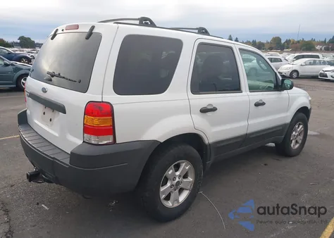 2005 Ford Escape Xlt z USA, uszkodzony, nr VIN 1FMYU03Z25KE49141